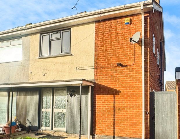 3 bed semi-detached house to rent in Newhaven Road, Leicester - Photo 1