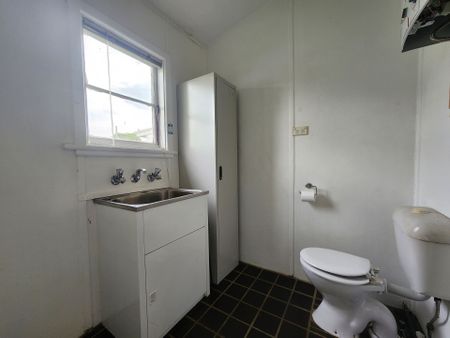 NEAT & TIDY HOME!! - Photo 3