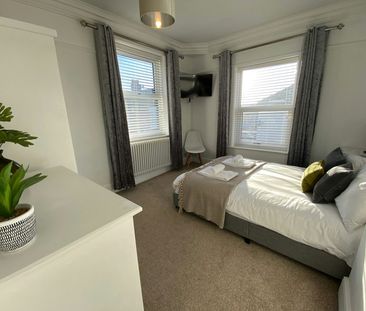 Terraced House to rent on - Photo 6