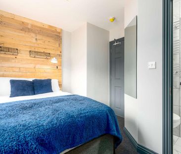 1 bedroom in a house share to rent - Photo 2