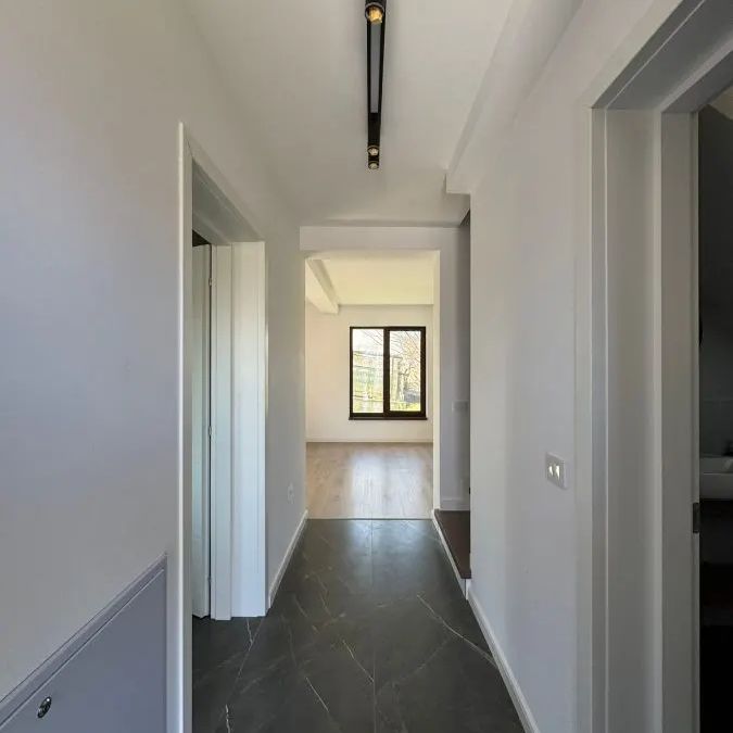 Casa moderna si spatioasa cu 4 camere si curte - zona Horpaz - 800EUR - Fotografie 1