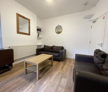 4 bedroom terraced house to rent - Photo 5