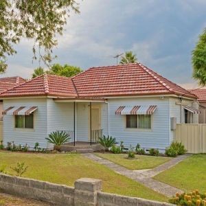 3 BEDROOM FAMILY HOME - Photo 3