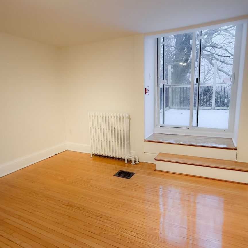 For Lease - 2469 Queen Street Unit# 4, Toronto, Ontario - Photo 1