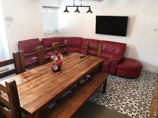 6 bedroom house to rent - Photo 1