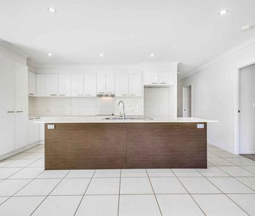 Spacious Family Living Near Beach & School - Photo 1