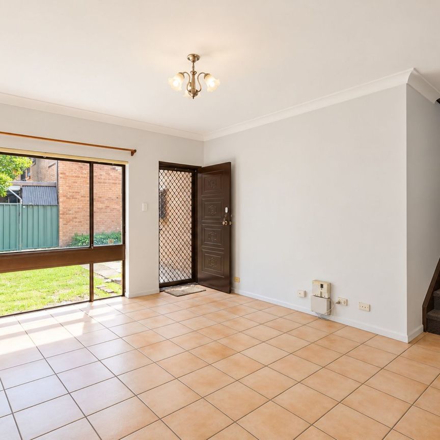 Spacious 2 Bedroom Townhouse&excl;&excl; - Photo 1