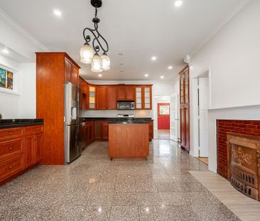 Spacious 4 Bedroom Home Centrally Located in Kitsilano - - Photo 4