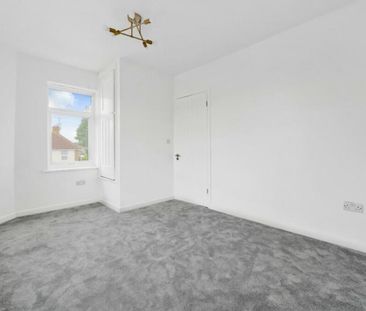 3 Bed Semi-Detached House, Staverton Road, RG2 - Photo 2