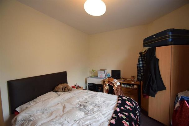4 bedroom flat to rent - Photo 1