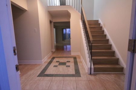 For Lease - 4272 Gayling Gardens, Mississauga, Ontario - Photo 2