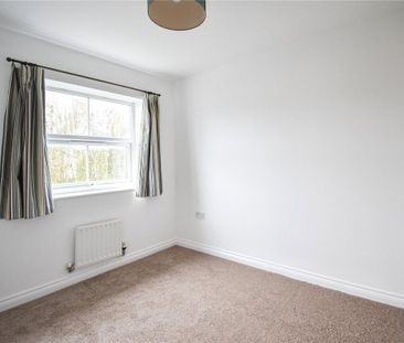3 bedroom end of terrace house to rent - Photo 2