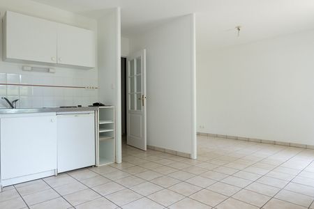 Rue des Acacias - Appartement situé au rez-de-chaussée - Photo 2