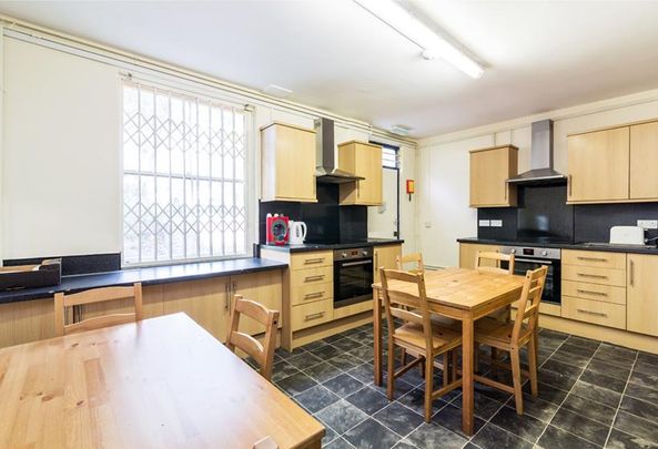 12 bedroom semi-detached house to rent - Photo 1