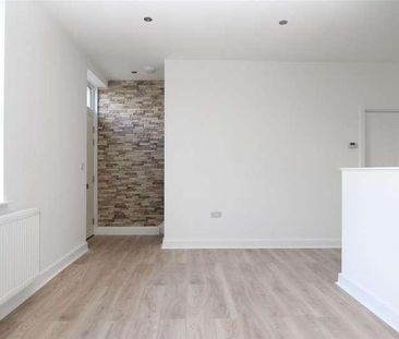 Centre Street, Heckmondwike, WF16 - Photo 2