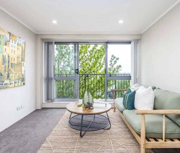 Chic 2BR Central Apt w/ Amenities - Photo 3