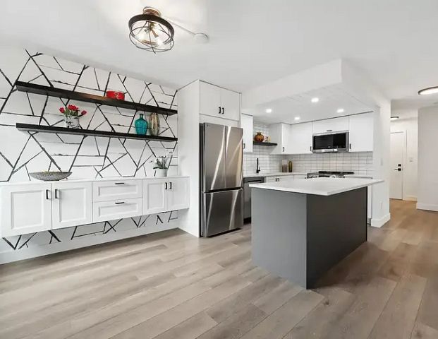 Walkable, newly renovated 2 bedroom in Beltline with two parking spots | 305 - 1208 14 Ave SW, Calgary - Photo 1