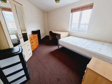 3 Bed Student Accommodation - Photo 2