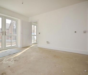 4 bedroom semi-detached house to rent - Photo 4