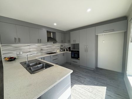 8D Cosgrave Road, Papakura, Auckland - Photo 2