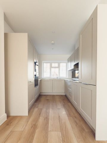 4 Bed Semi-Detached House, Pinecrest Drive, CR2 - Photo 5