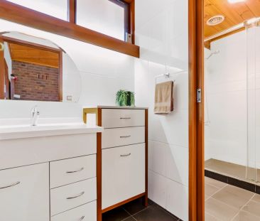 4 Newlyn Close, Templestowe, Melbourne - Photo 2