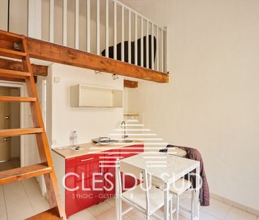Location Studio meublé mezzanine Toulon proche Liberté - Photo 4