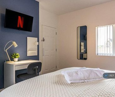 1 bedroom in a house share to rent - Photo 2