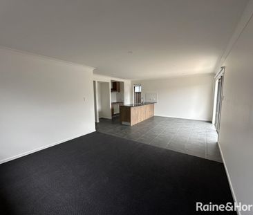 Modern Family Living in Munno Para Downs - Photo 1