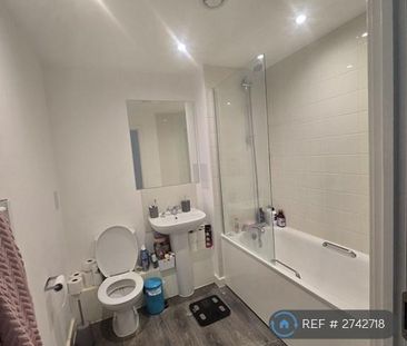 1 bedroom in a flat share to rent - Photo 4
