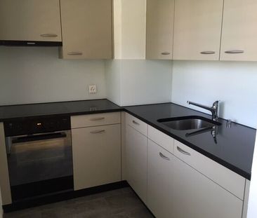 Center-near single apartment with seating - Photo 4