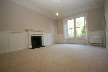 4 bedroom flat to rent - Photo 2