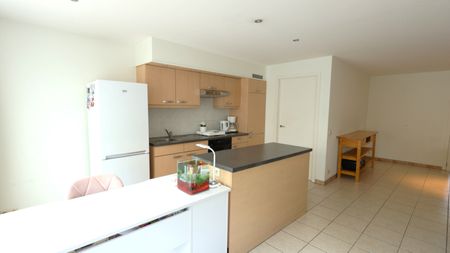 Ruim appartement met 2 slaapkamers en groot zonneterras in centrum Rumbeke - Foto 5