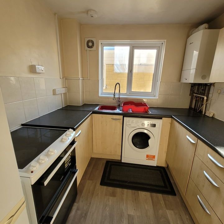 3 Bed Flat, Cotham, BS6 - Photo 1