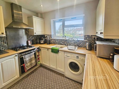 2 bedroom maisonette to rent - Photo 4