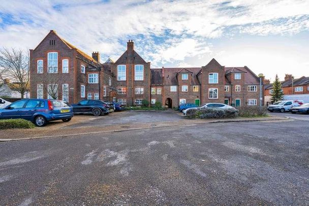 Gammons Lane, Watford, Watford, WD24 - Photo 1