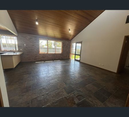 17 Baringa Place, Hillvue, NSW 2340 - Photo 5