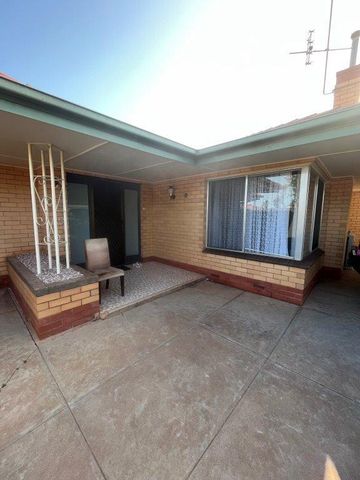 69 Hincks Avenue - Photo 2