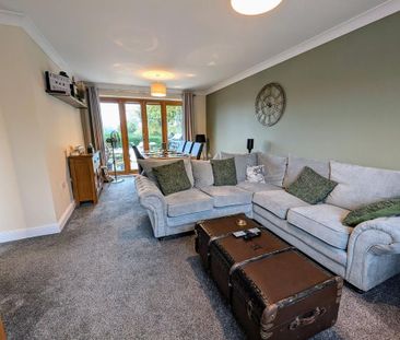 2 bedroom semi-detached bungalow to rent - Photo 2