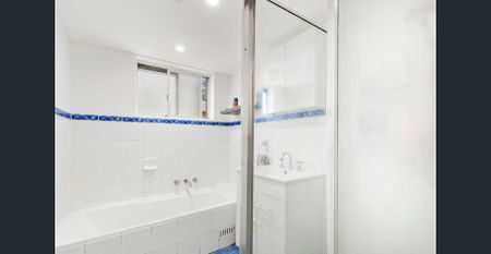 Modern Two-Bedroom Apartment - Photo 4