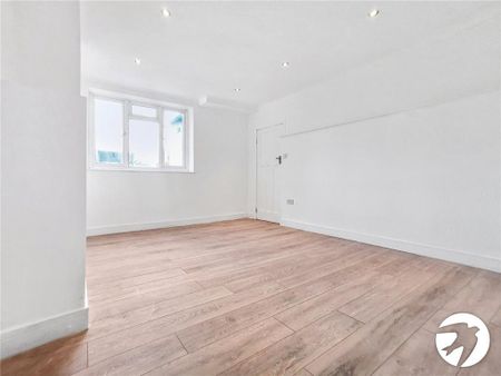 2 bedroom semi-detached house to rent - Photo 5