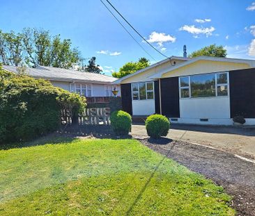 Warm, modern & spacious – your new Lansdowne home - Photo 3