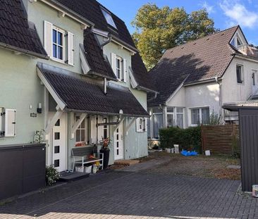 *** 5-Zimmerwohnung in DHH mit Garten in ruhiger Lage *** - Photo 1