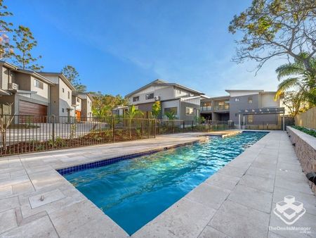 3 BEDROOM TOWNHOUSE IN POOL COMPLEX - Photo 4