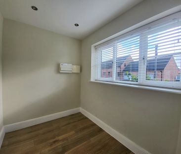 4 bedroom detached to let - Photo 4