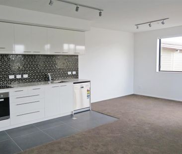 THE FIREMAN'S APARTMENTS - PETONE - Photo 6