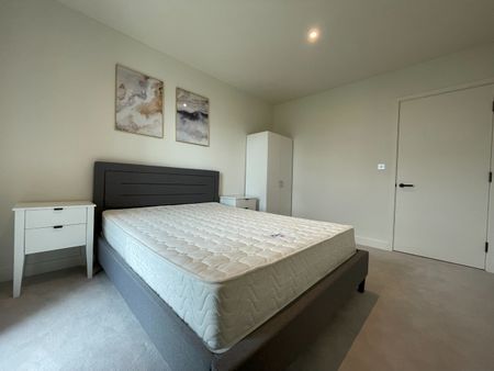 2 Bed Flat, Royal Crest Avenue, E16 - Photo 3