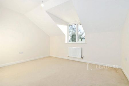 3 bedroom semi-detached house to rent - Photo 2