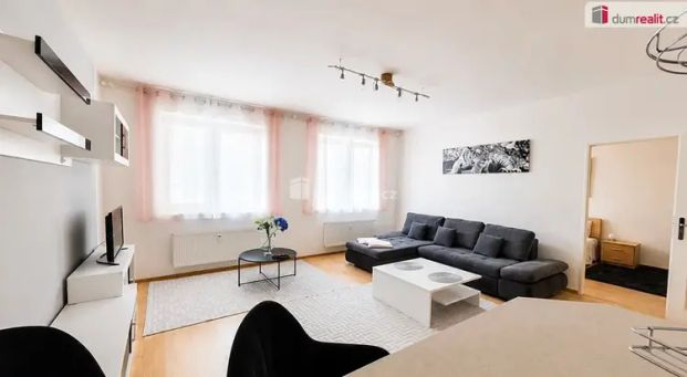 Krásný světlý byt 2+kk ve druhém patře novostavby v Dolních Chabrech - Photo 1
