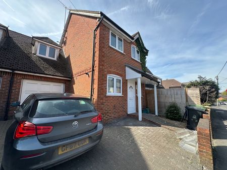 3 Bedroom - Photo 3